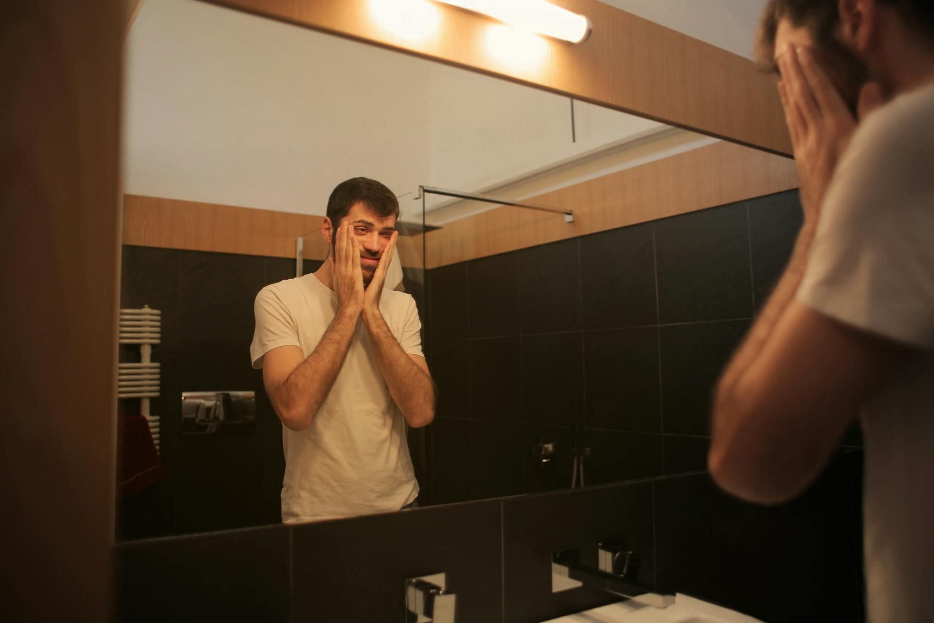 Fat gain can cause laziness (Image via Pexels/Andrea Piacquadio)